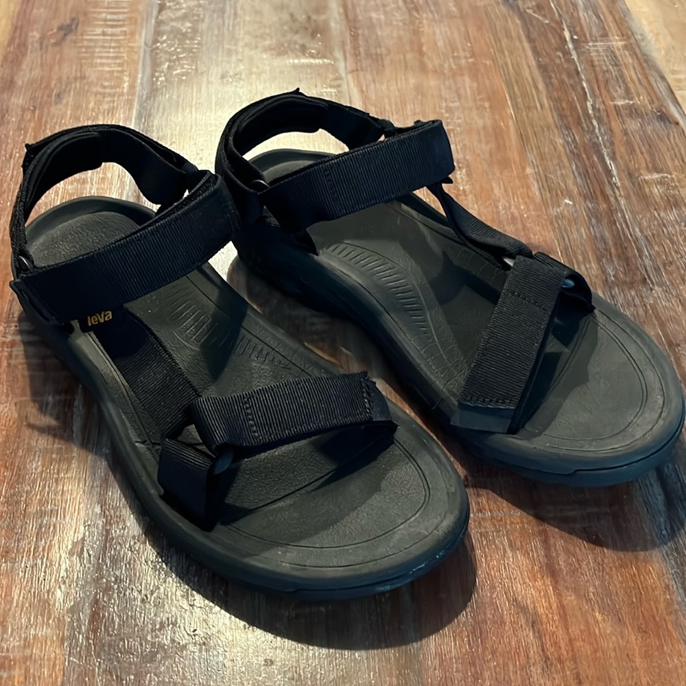 Teva Hurricane sandal, M size 9